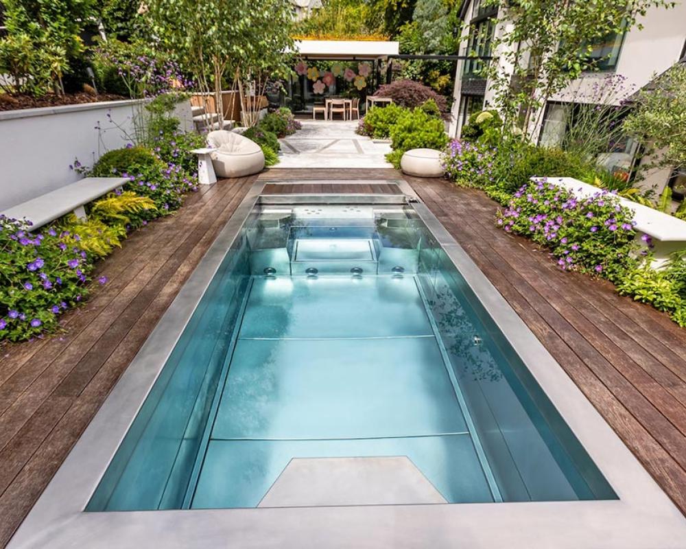 Hydrotherapy swimming pool, calm water without jets in garden setting)