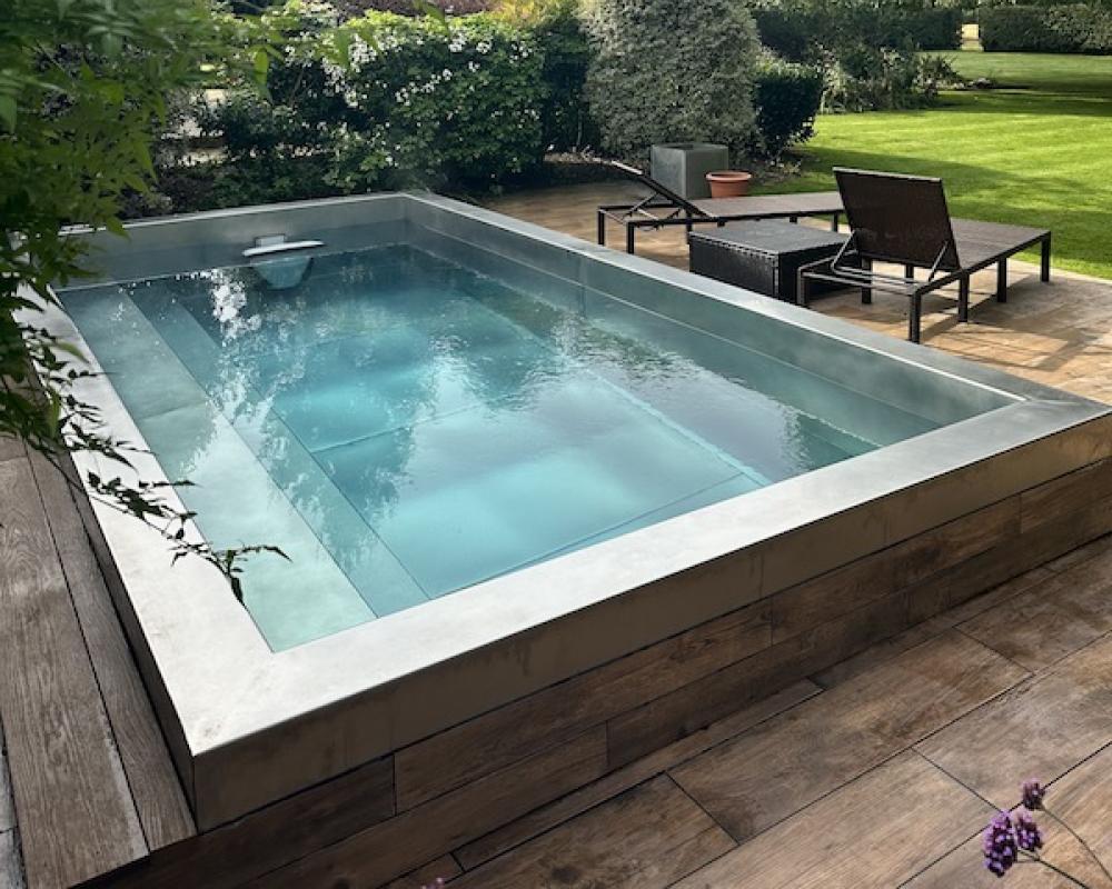 resistanc pool sits on top of decking