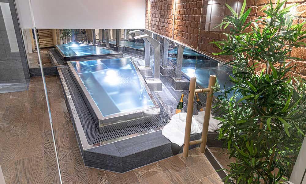 spaflo bespoke stainless steel spa installed in luxury spa - view from above